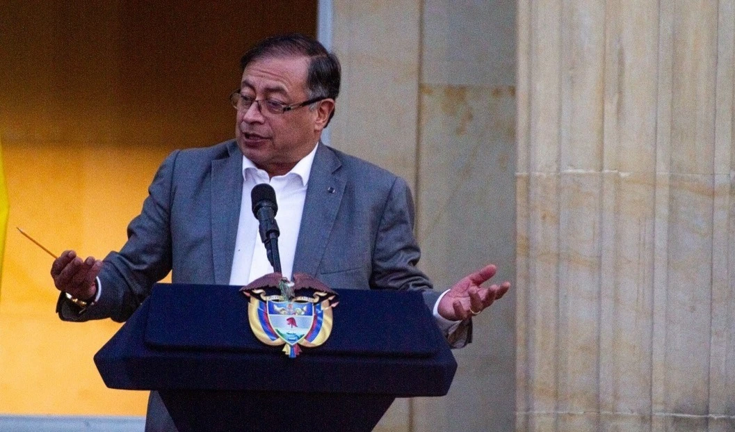 Presidente colombiano anuncia la salida de tres ministros