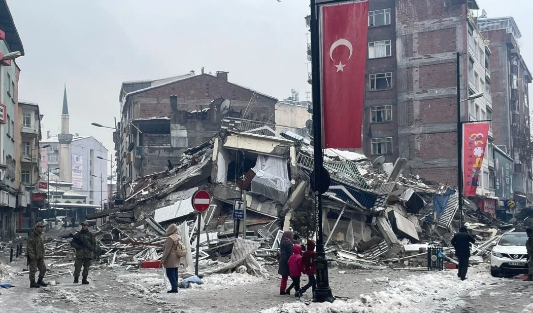 Terremoto en Turquía: Más de mil 400 víctimas. Foto: Getty Images.