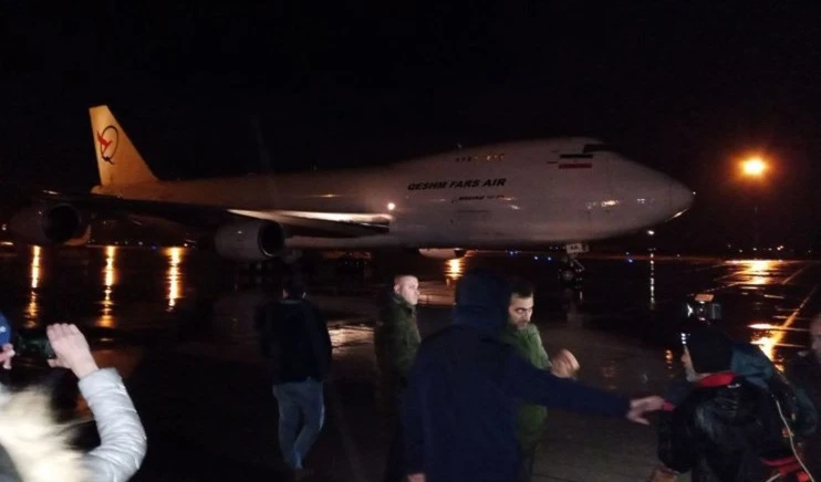 Aviones de ayuda iraní comienzan a llegar al aeropuerto de Damasco