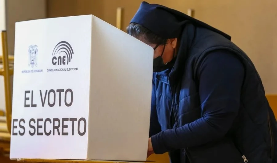 El electorado eligió además a gobernadores, alcaldes, concejales urbanos y rurales, así como vocales de juntas parroquiales.