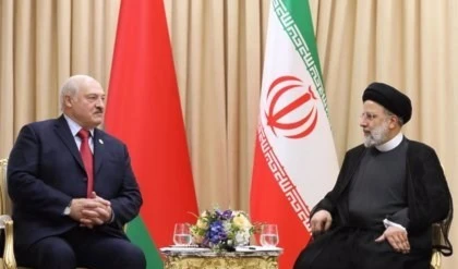El presidente de Bielorrusia, Alexander Lukashenko, junto a su par iraní, Ebrahim Raisi, durante un encuentro en Samarcanda, Uzbekistán. El presidente de Bielorrusia, Alexander Lukashenko, junto a su par iraní, Ebrahim Raisi, durante un encuentro en Samarcanda, Uzbekistán.
