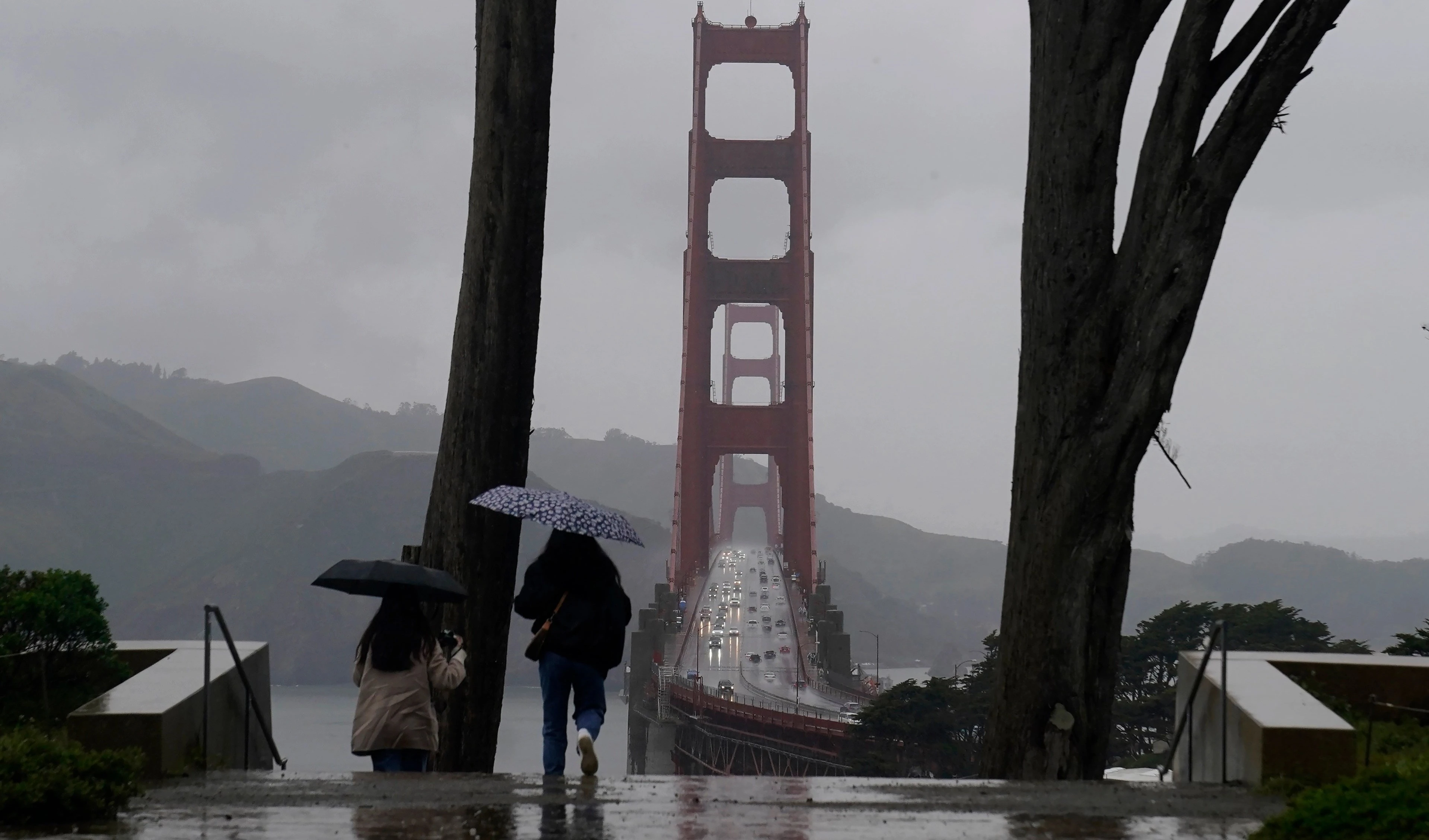 Nueva tormenta deja a miles sin electricidad en California, EE.UU. Foto: AP.