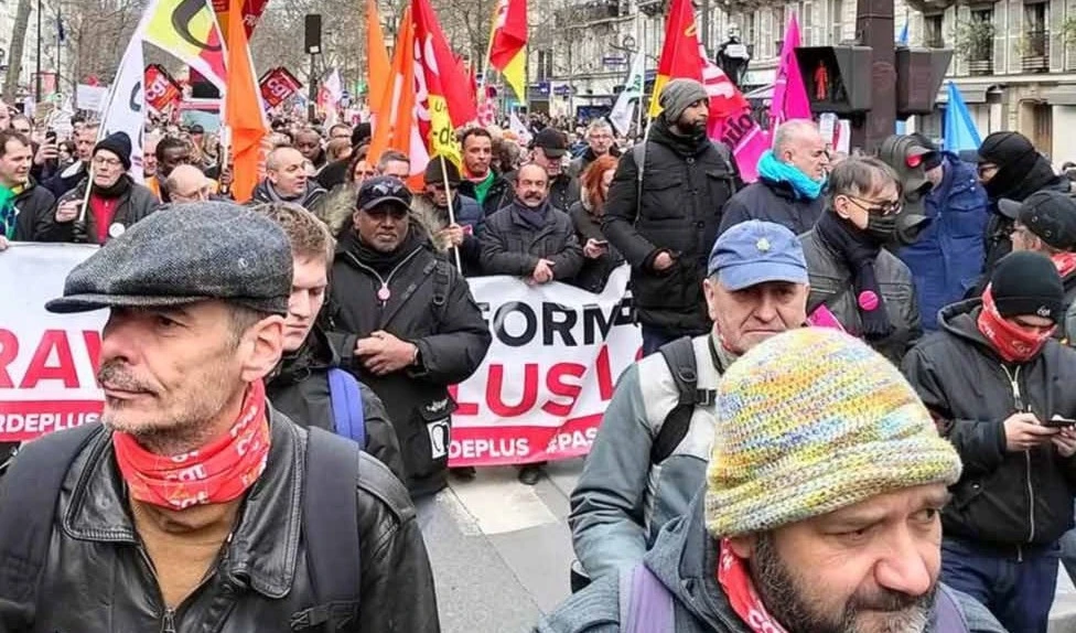 Senado francés aprueba polémica reforma de jubilación
