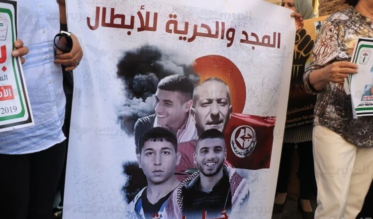 Los prisioneros palestinos continúan su batalla y el prisionero Khader Adnan continúa su huelga hambre.