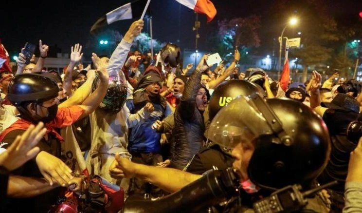 Las vulneraciones sistemáticas y generalizadas contra los manifestantes tipifican como delitos de lesa humanidad, previstos y sancionados por el derecho internacional. Las vulneraciones sistemáticas y generalizadas contra los manifestantes tipifican como delitos de lesa humanidad, previstos y sancionados por el derecho internacional.