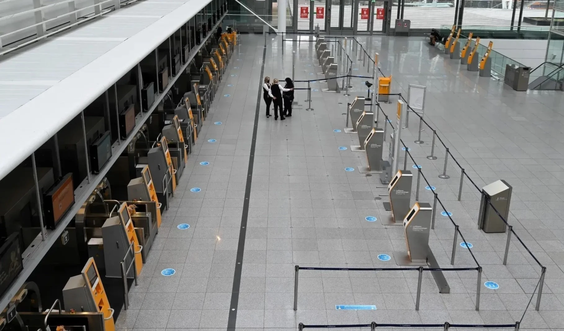 Unos 583 vuelos fueron cancelados y alrededor de 76 mil pasajeros afectados, según la Federación de Aeropuertos alemanes (ADV).