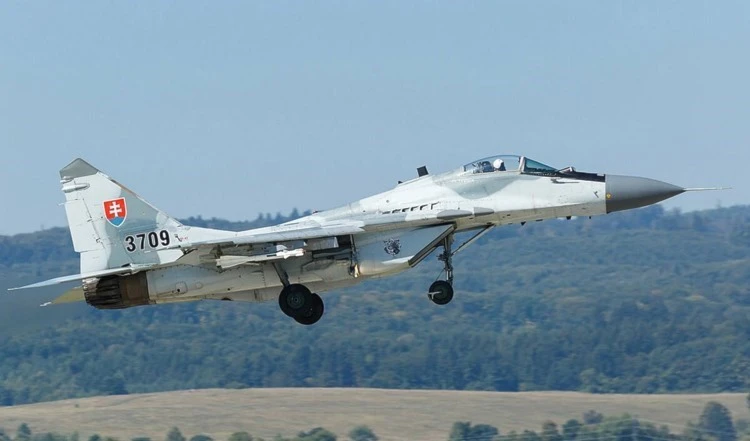 Eslovaquia entregará cazas MiG-29 a Kiev, y Rusia promete destruirlos