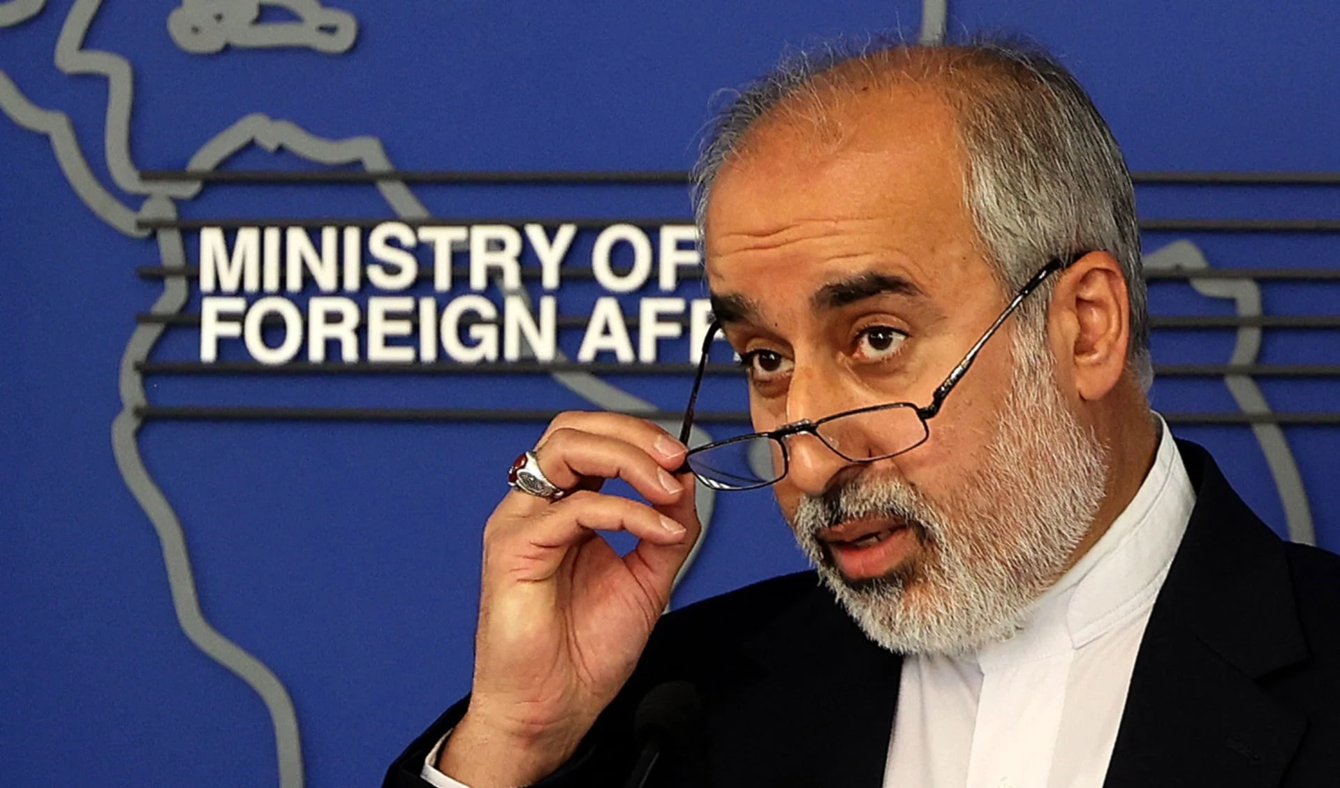La República Islámica presta vital importancia por fortalecer las relaciones con los países vecinos y por brindar seguridad regional, aseguró Nasser Kanaani. La República Islámica presta vital importancia por fortalecer las relaciones con los países vecinos y por brindar seguridad regional, aseguró Nasser Kanaani.