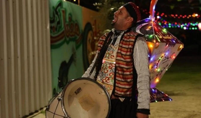 El Musaharati recorre las calles de Gaza durante el mes del Ramadán