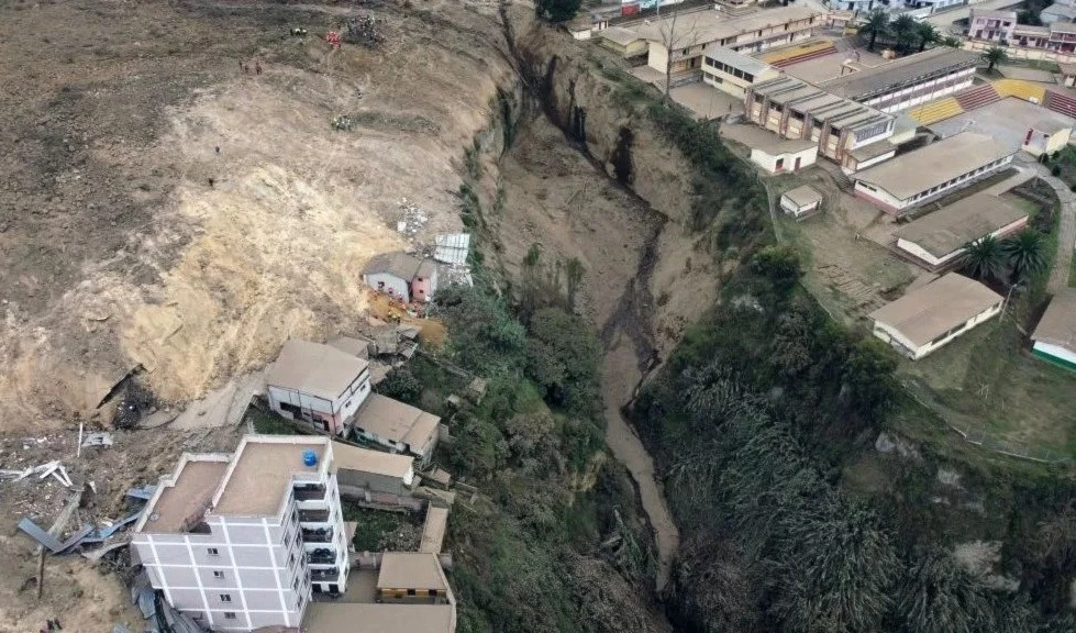 Reajustan a siete el número de muertes por deslave en Ecuador. Foto: AFP.