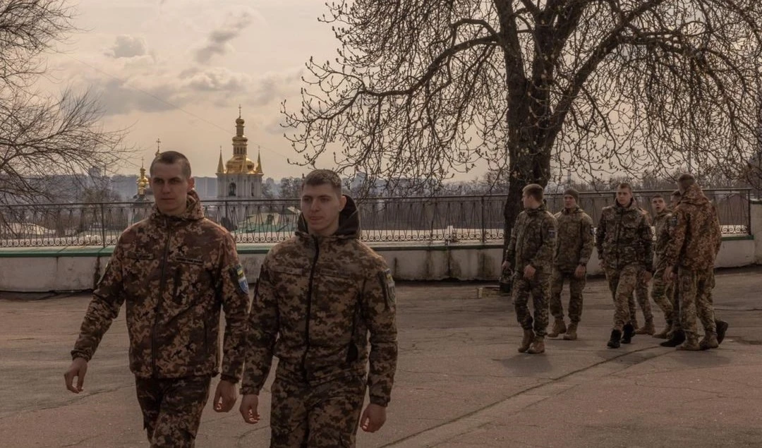 Francia niega presencia militar en Ucrania