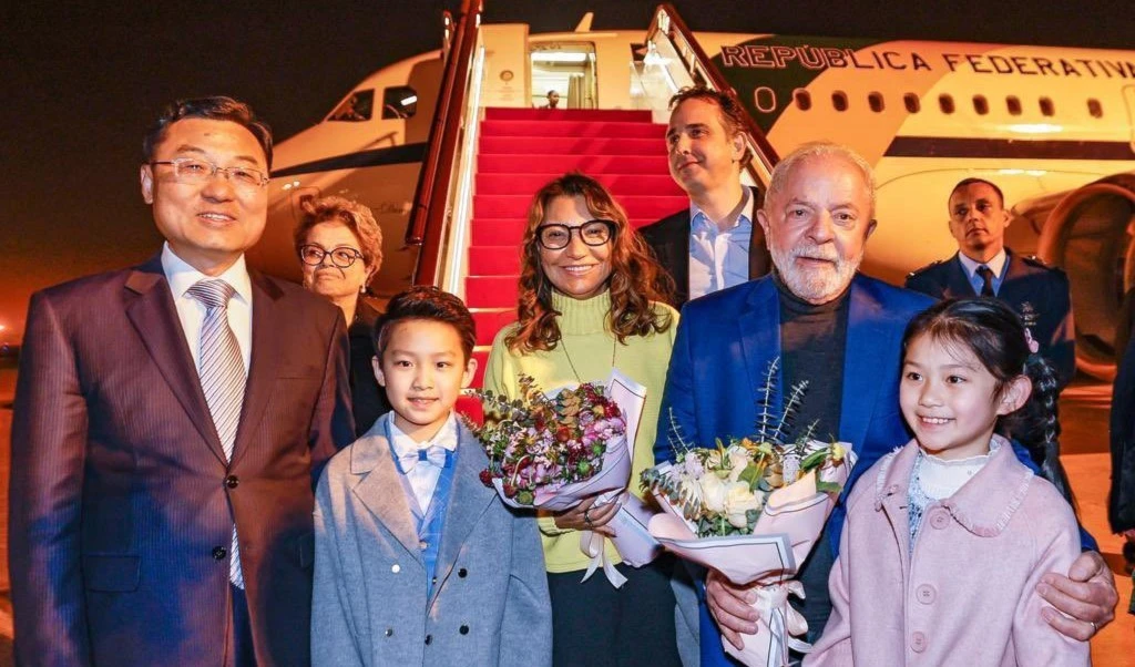 Lula participará en la toma de posesión de la exmandataria brasileña, Dilma Rousseff, como presidenta del Banco de los BRICS.