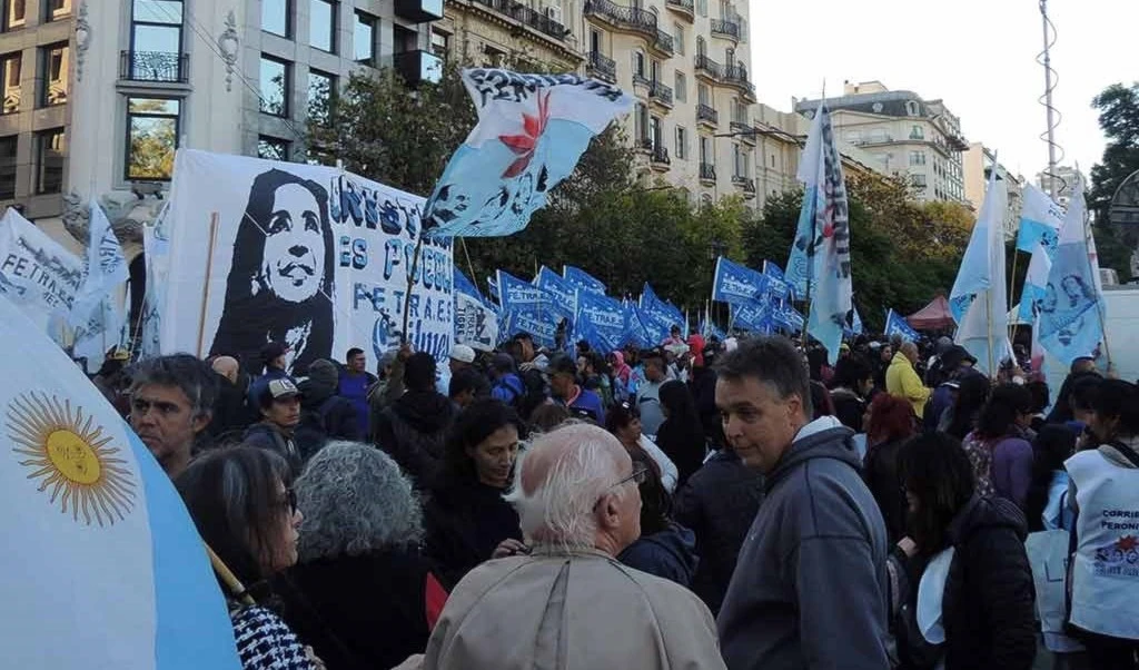 Manifestantes en Argentina denuncian ataques a vicepresidenta del país