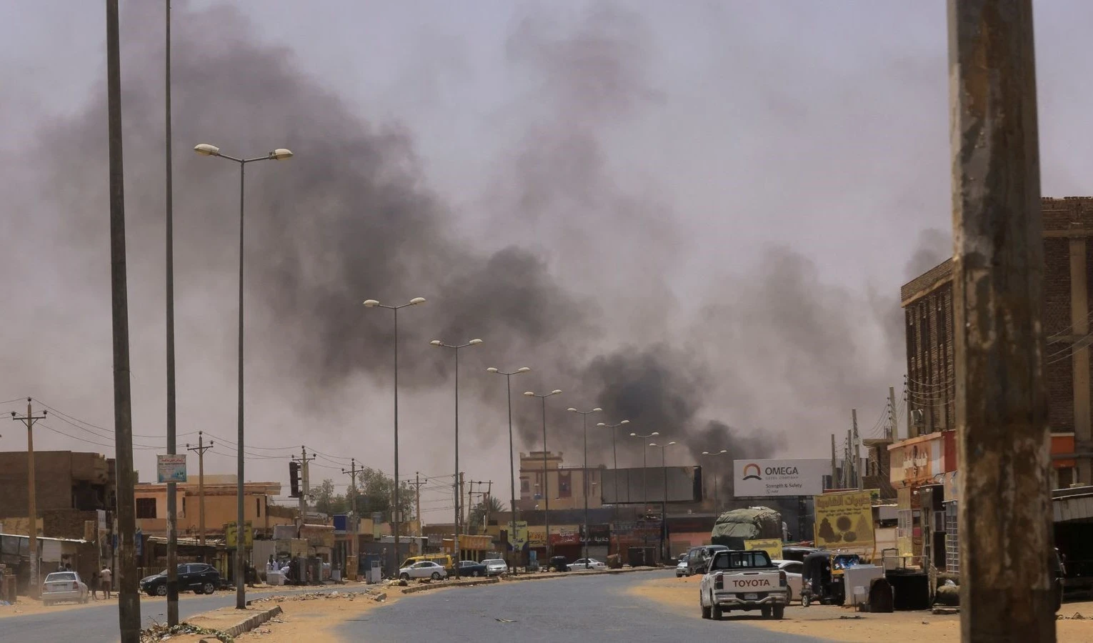 Fuertes combates y explosiones en Jartum, la capital sudanesa. Fuertes combates y explosiones en Jartum, la capital sudanesa.