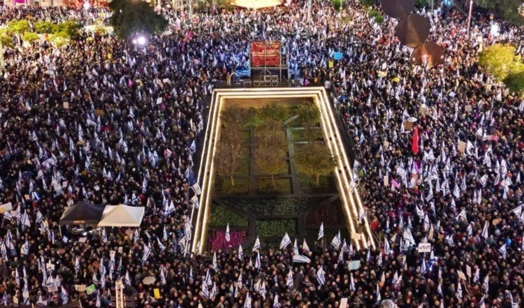Decenas de miles protestan en "Tel Aviv" contra Netanyahu