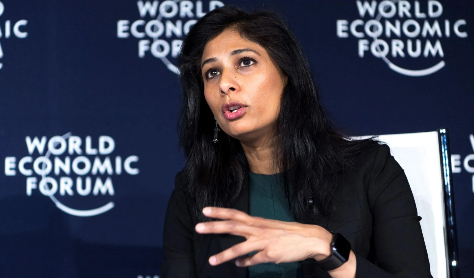 Argentina recibe más fondos y exigencias del FMI