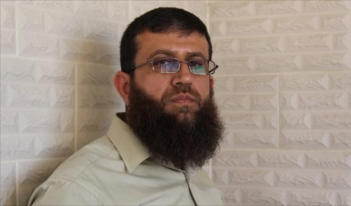 Khader Adnan protesta por su detención administrativa.