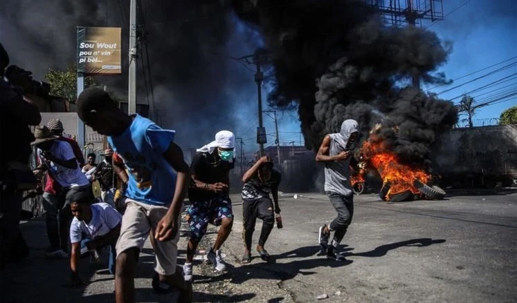 Relativa calma tras violenta jornada en capital de Haití