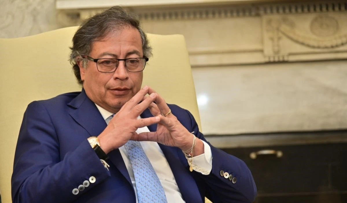 Presidente de Colombia rompe coalición y renueva su gabinete