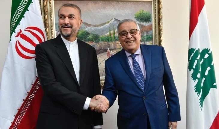 Encuentro entre el canciller iraní, Hossein Amir Abdullahian, y su homólogo libanés Abdullah Bou Habib.