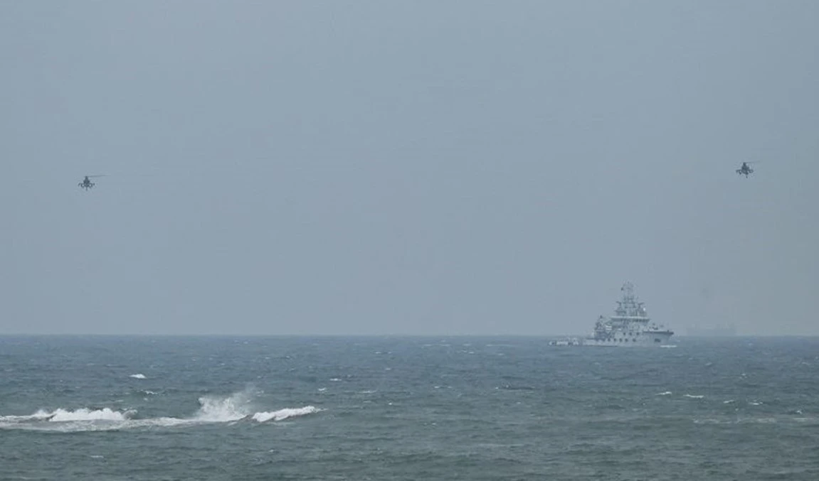 El avión militar de EE.UU. atravesó el Estrecho de Taiwán. El avión militar de EE.UU. atravesó el Estrecho de Taiwán.
