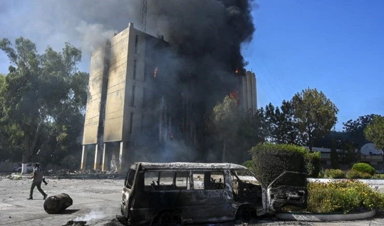 Los conflictos culminaron con el arresto de aproximadamente mil 900 manifestantes y la destrucción de muchos edificios gubernamentales, incluidas comisarías de policía.