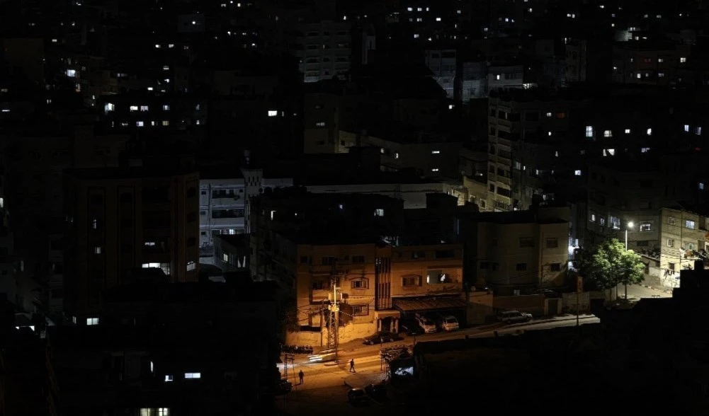 Desde hace cinco días la ciudad de Gaza está bajo el asedio de los aviones enemigos.