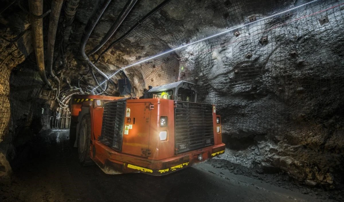 Entre los fallecidos por la explosión están un vigilante y un técnico de cierre de minas de la empresa china Zijin Continental Gold.