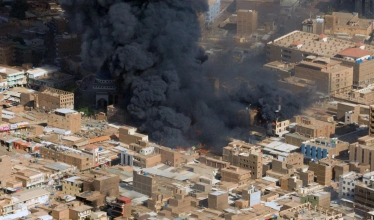 Enfrentamientos en Khartum, capital de Sudán. Enfrentamientos en Khartum, capital de Sudán.