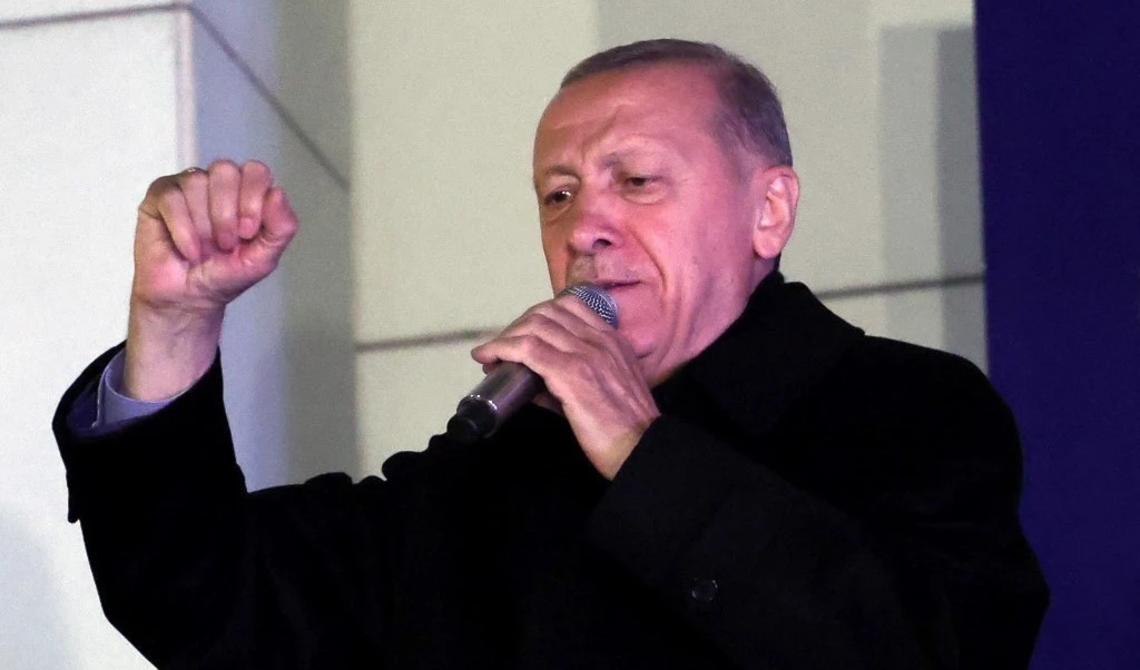 Los altos índices de participación en la primera vuelta de las elecciones turcas, tienen pocos precedentes a nivel mundial, aplaudió el presidente turco, Recep Tayyip Erdogan.