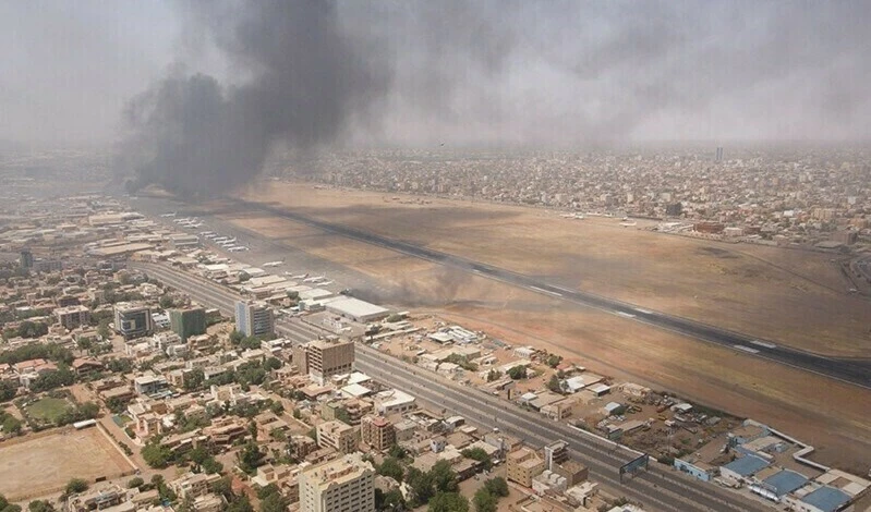 Los bombardeos y el caos no cesan en Sudán, sobre todo en Karthum, la capital.