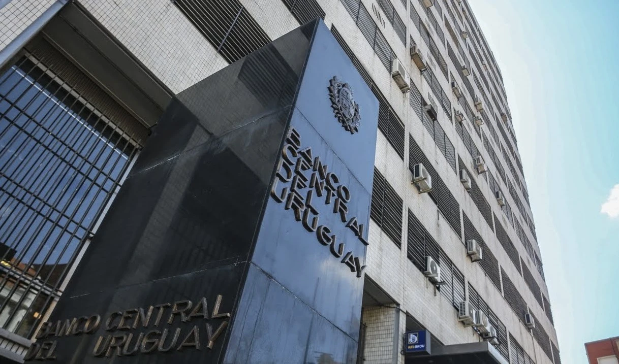 Uruguay necesita sacar el dólar de su economía