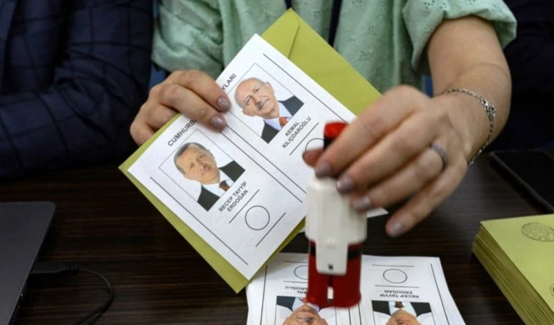 Abiertos colegios electorales en Turquía para segunda vuelta presidenc