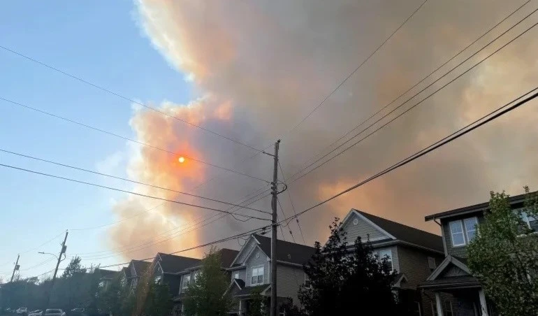 Incendios forestales siguen fuera de control en Canadá. Foto: Reuters.