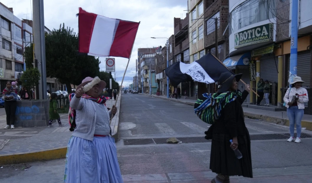 La región de Puno protagoniza un "paro seco" con el cese total de las actividades en sus 13 provincias.