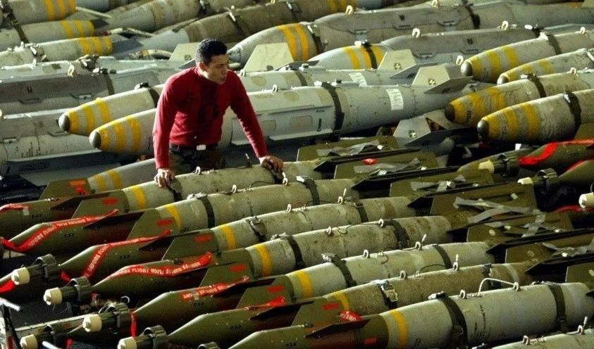 Proyectiles británicos de uranio empobrecido convertirán a Ucrania en un cementerio radiactivo.