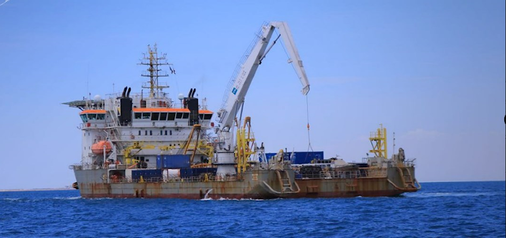 Realizan maniobras para rescatar tanque flotante Safer en el Mar Rojo