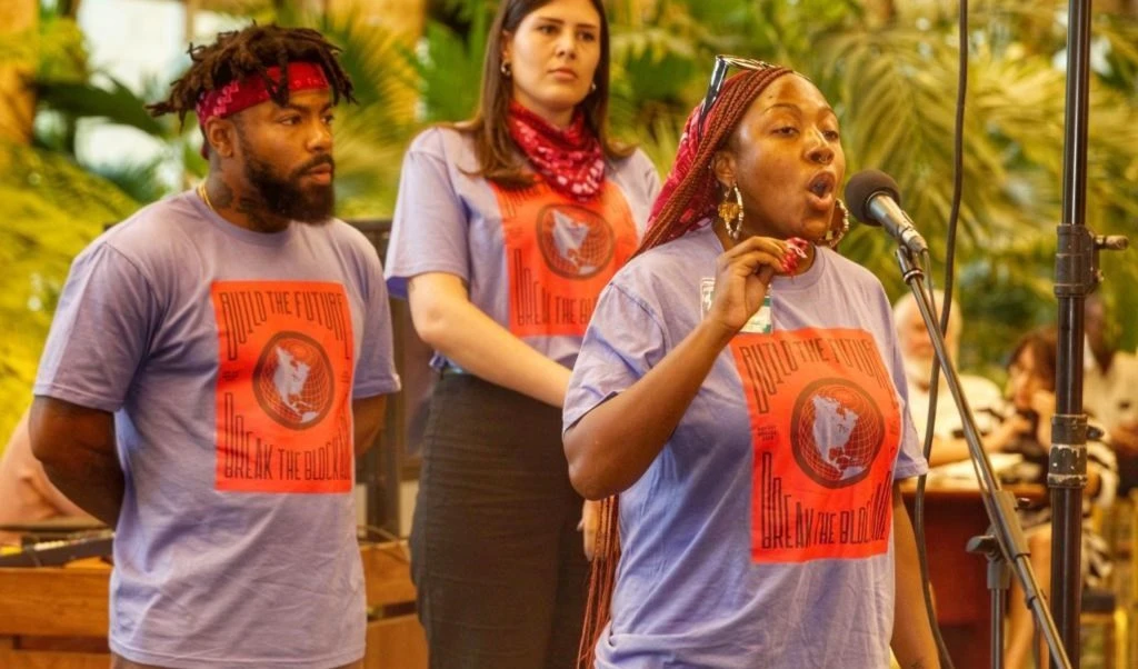 The People's Forum pidió en reiteradas ocasiones el fin del bloqueo de Estados Unidos contra Cuba.