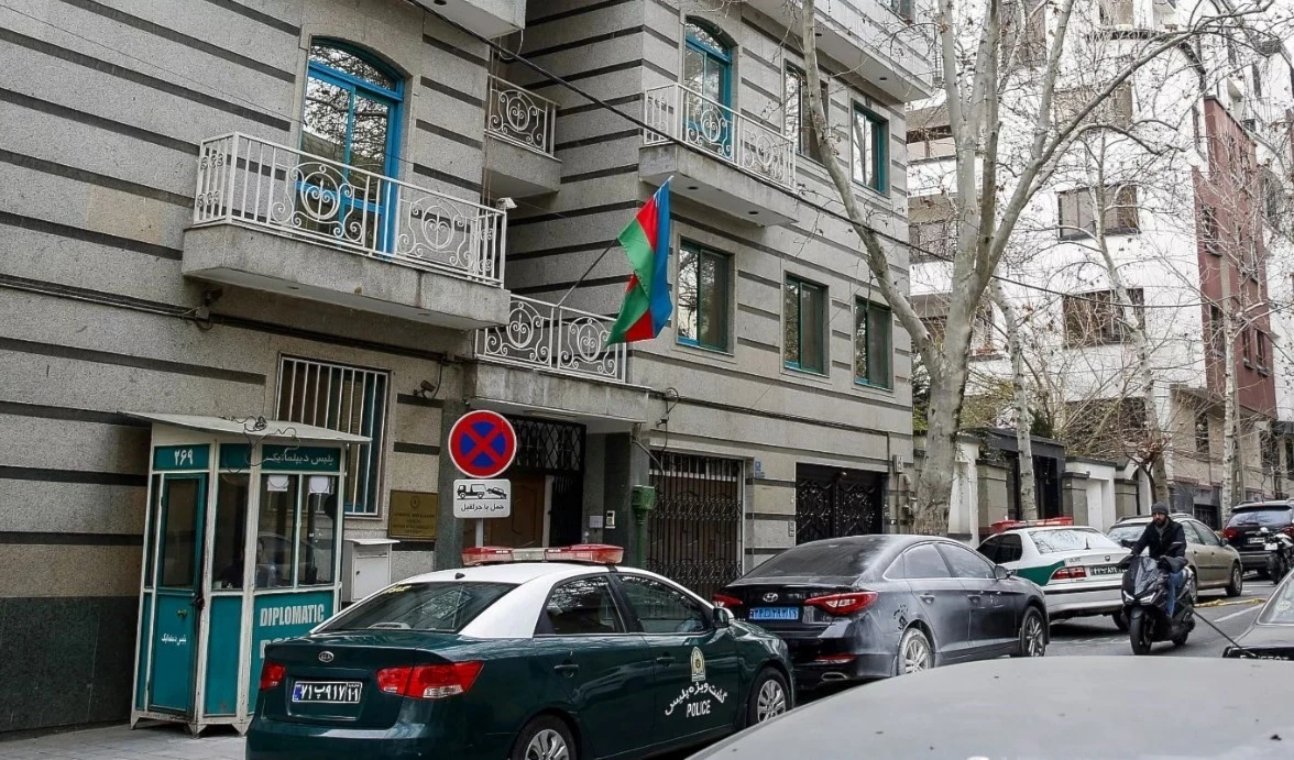 Embajada de Azerbaiyán en Teherán.