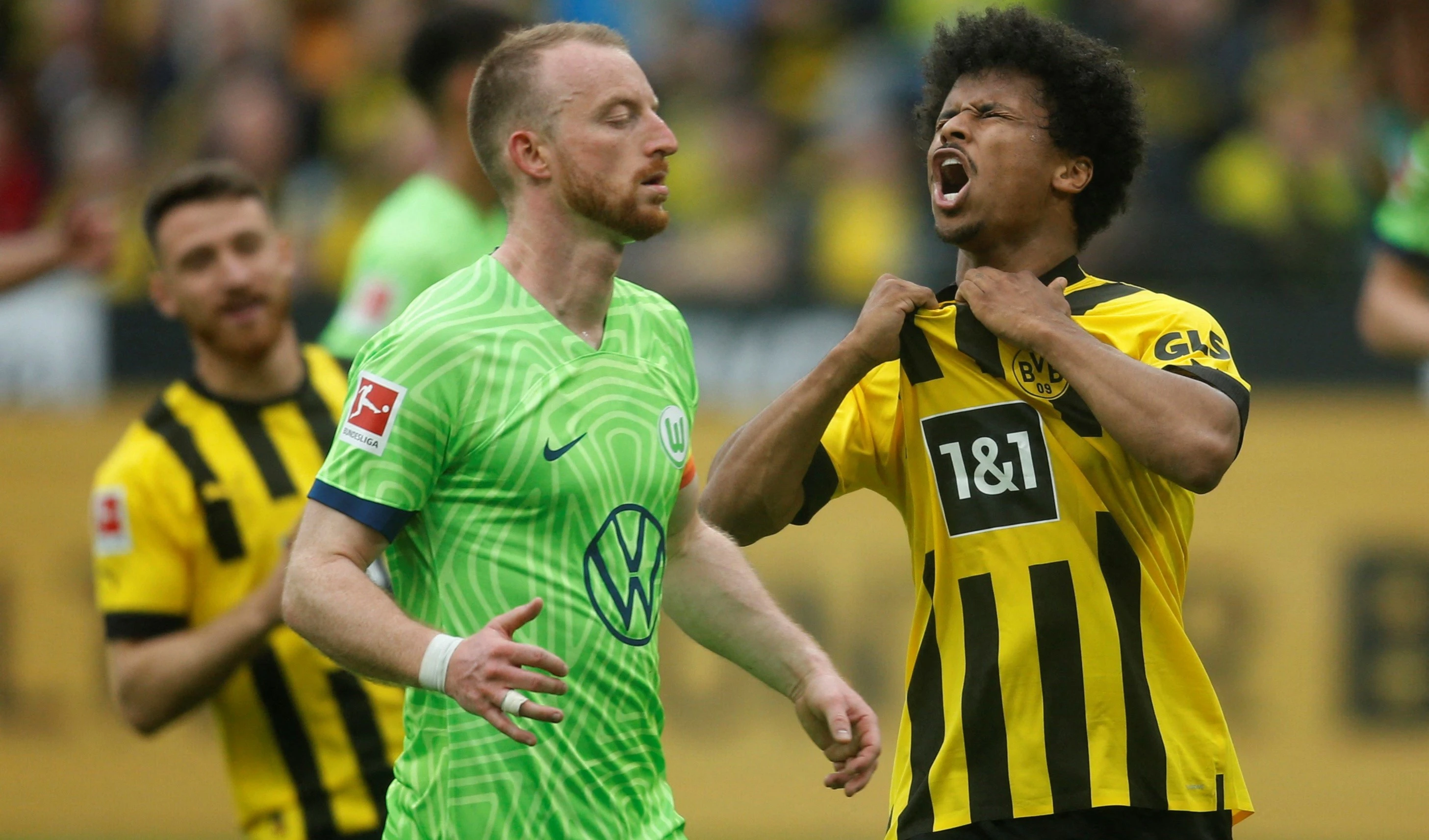 Borussia Dortmund mantiene asedio al Bayern en fútbol alemán