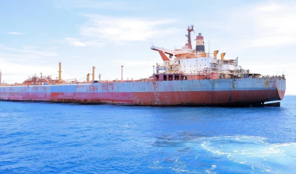 Desde el inicio de la guerra en Yemen en 2015 el buque está abandonado en el puerto de Hodeidah y nunca recibió mantenimiento.