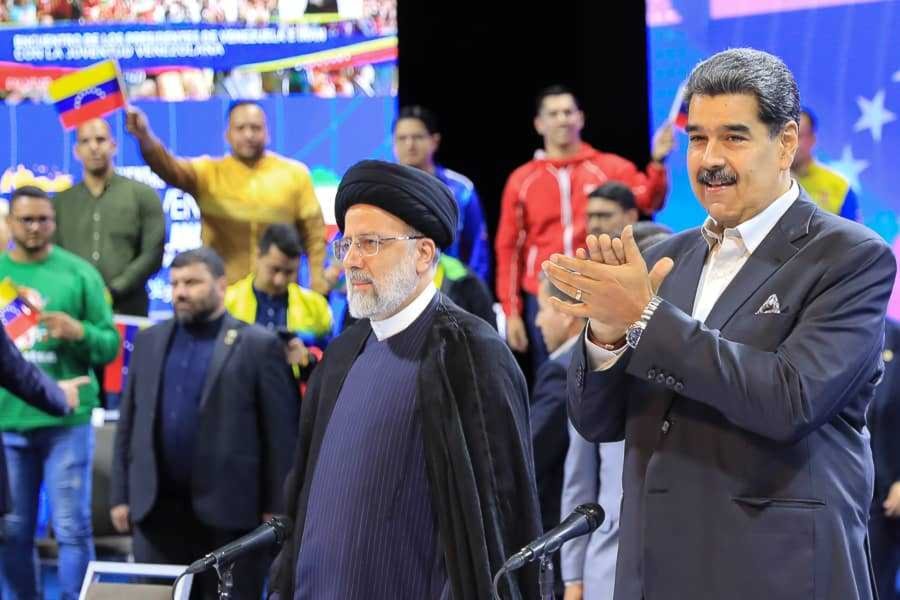 Raisi y Maduro se reúnen con juventud de Venezuela