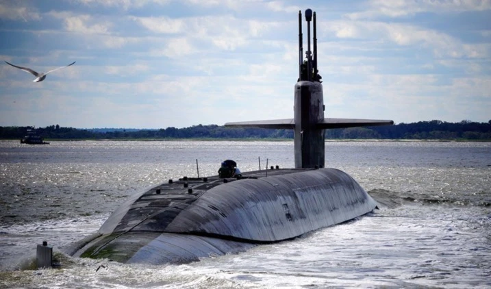 Submarino nuclear estadounidense en las costas de Corea del Sur. Submarino nuclear estadounidense en las costas de Corea del Sur.