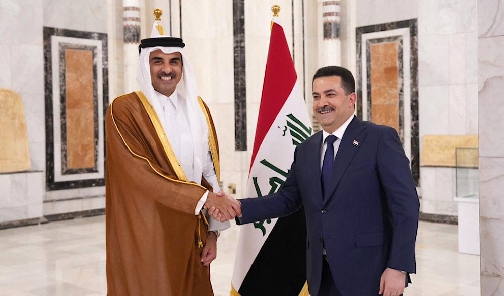 El emir qatarí,  Tamim bin Hamad Al Thani y el primer ministro de Irak, Mohammad Shiaa al-Sudani, durante su encuentro en Bagdad.