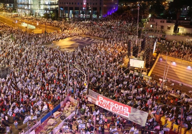 Miles de colonos protestan contra gobierno de Netanyahu en 