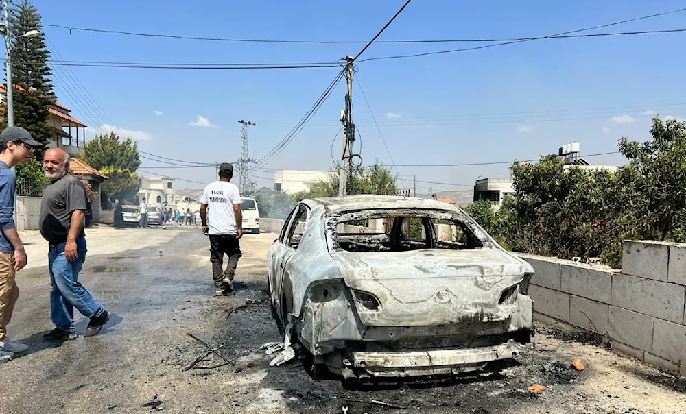 Los atacantes incendiaron al menos 60 carros y otros bienes de los pobladores.