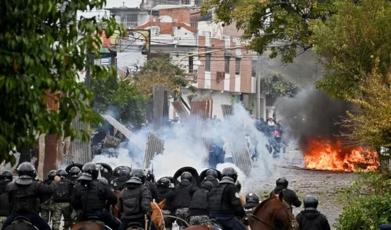 Alberto Fernández calificó como inadmisible que cuarenta años después del regreso de la democracia, la violencia estatal sea la única respuesta a los reclamos de los argentinos.
