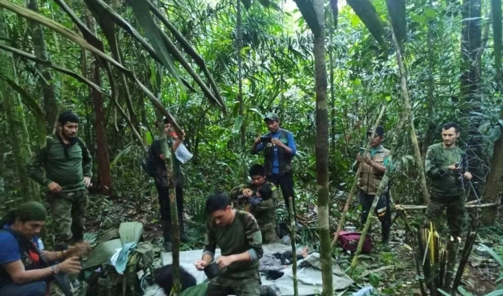 Realizarán documental sobre niños rescatados en la selva de Colombia. Foto: Twitter Gustavo Petro. Realizarán documental sobre niños rescatados en la selva de Colombia. Foto: Twitter Gustavo Petro.