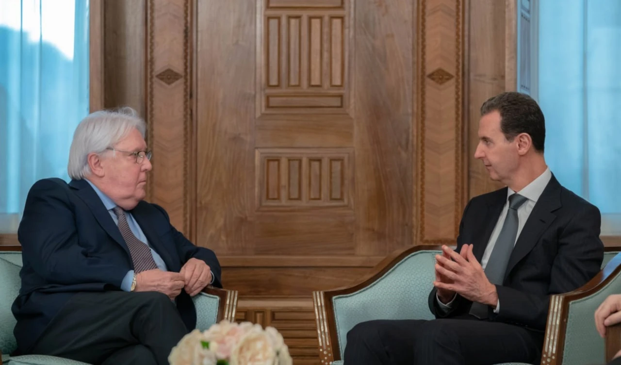 Bashar al-Assad y Martin Griffiths durante su encuentro en Damasco.