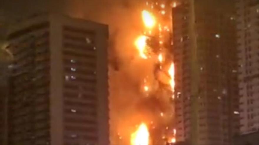 Incendio en rascacielos residencial en Emiratos Árabes Unidos